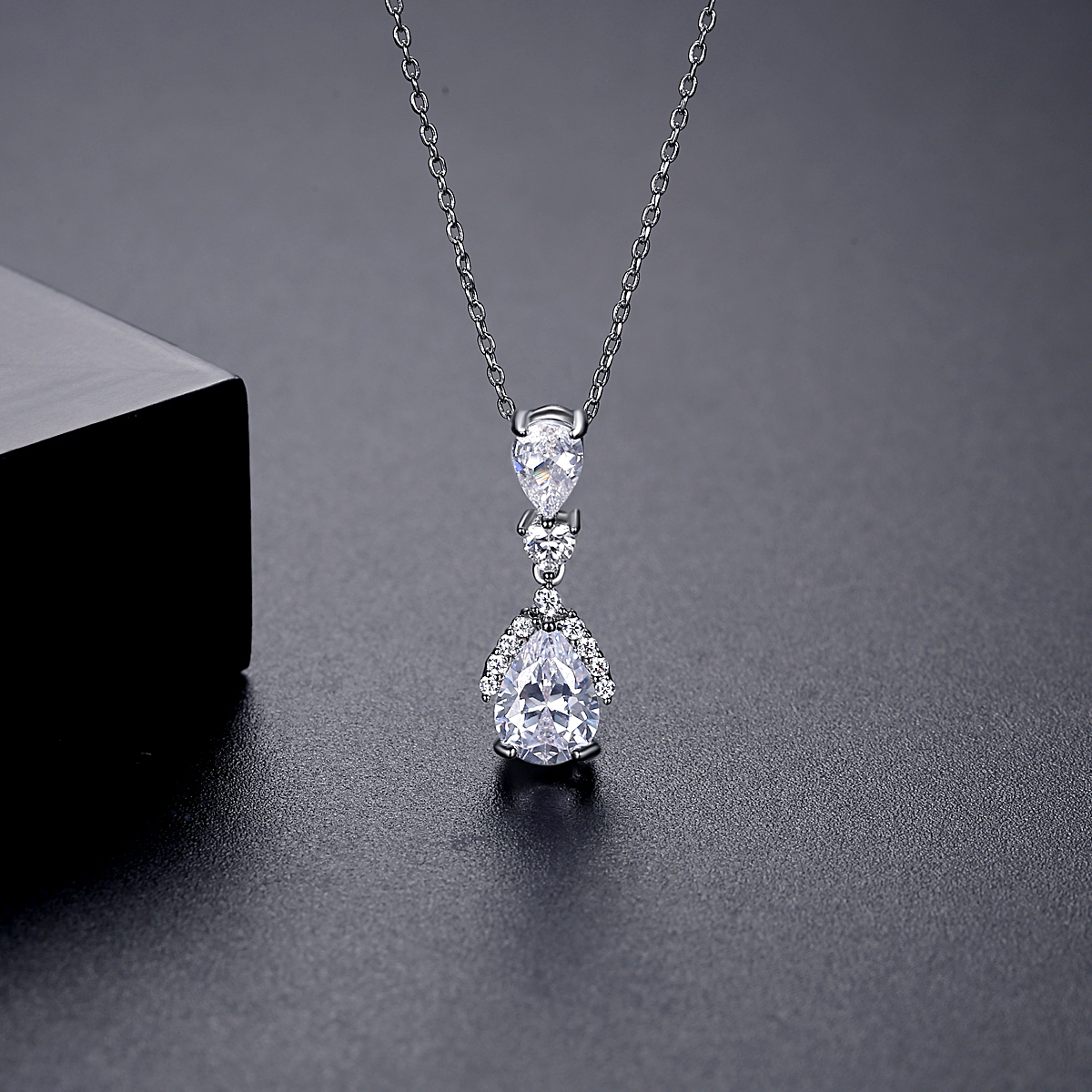 LUOTEEMI New Arrival Jewelry Fashion Necklace Two Tone Bling Necklace Woman Accesory Chain Jewelry Pendant & Charm