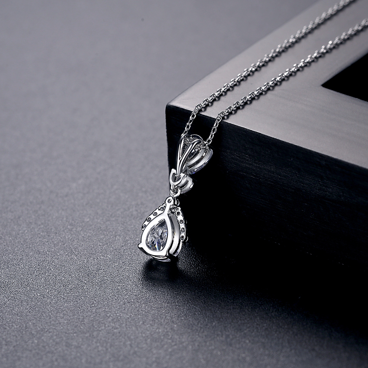 LUOTEEMI New Arrival Jewelry Fashion Necklace Two Tone Bling Necklace Woman Accesory Chain Jewelry Pendant & Charm