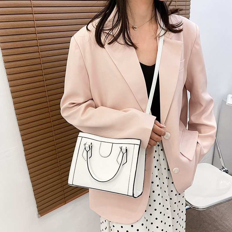 Trendy Luxury Women's Messenger Bag Fashionable Shoulder Crossbody Bag for Commuting