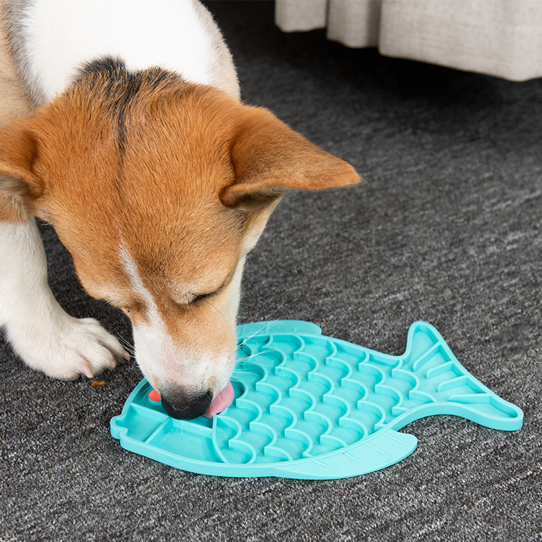 Pet Dog Feeding Slow Food Bowl Claw-shaped Dispensing Mat Feed Plate Silicone Dog Lick Pad