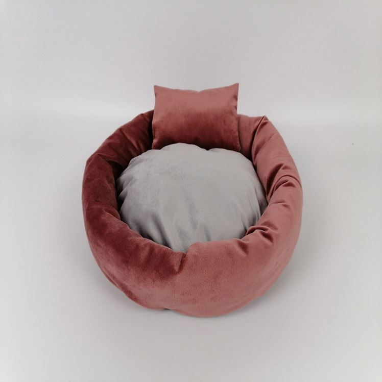 Soft Pet Basket Bed Cozy Dog Bedding with Toy Integration for Ultimate Comfort