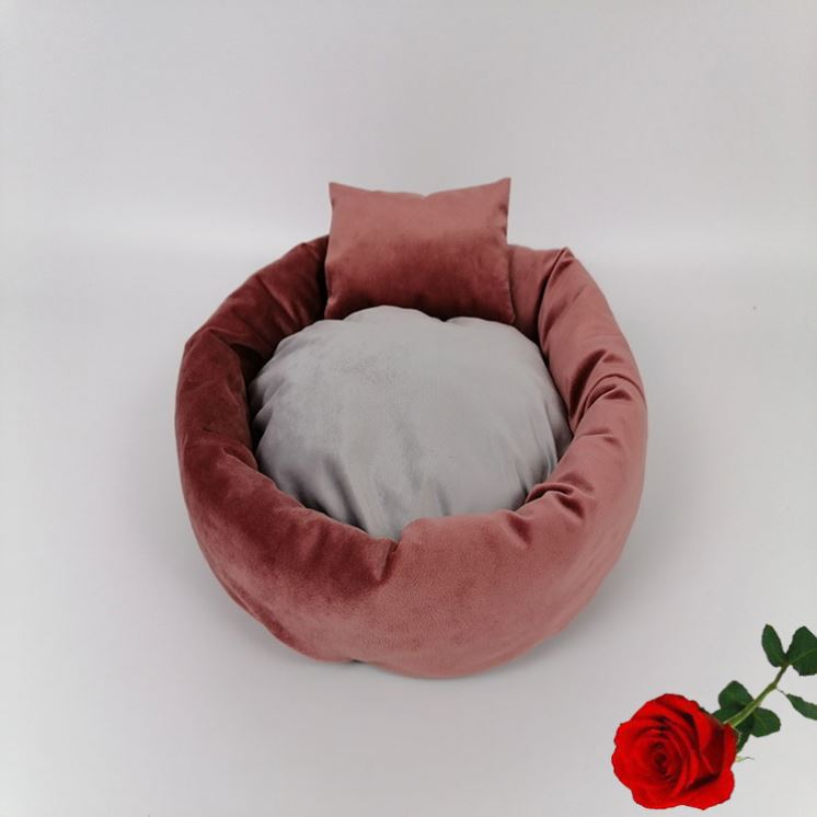 Soft Pet Basket Bed Cozy Dog Bedding with Toy Integration for Ultimate Comfort