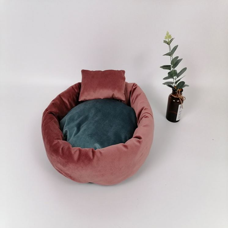Soft Pet Basket Bed Cozy Dog Bedding with Toy Integration for Ultimate Comfort