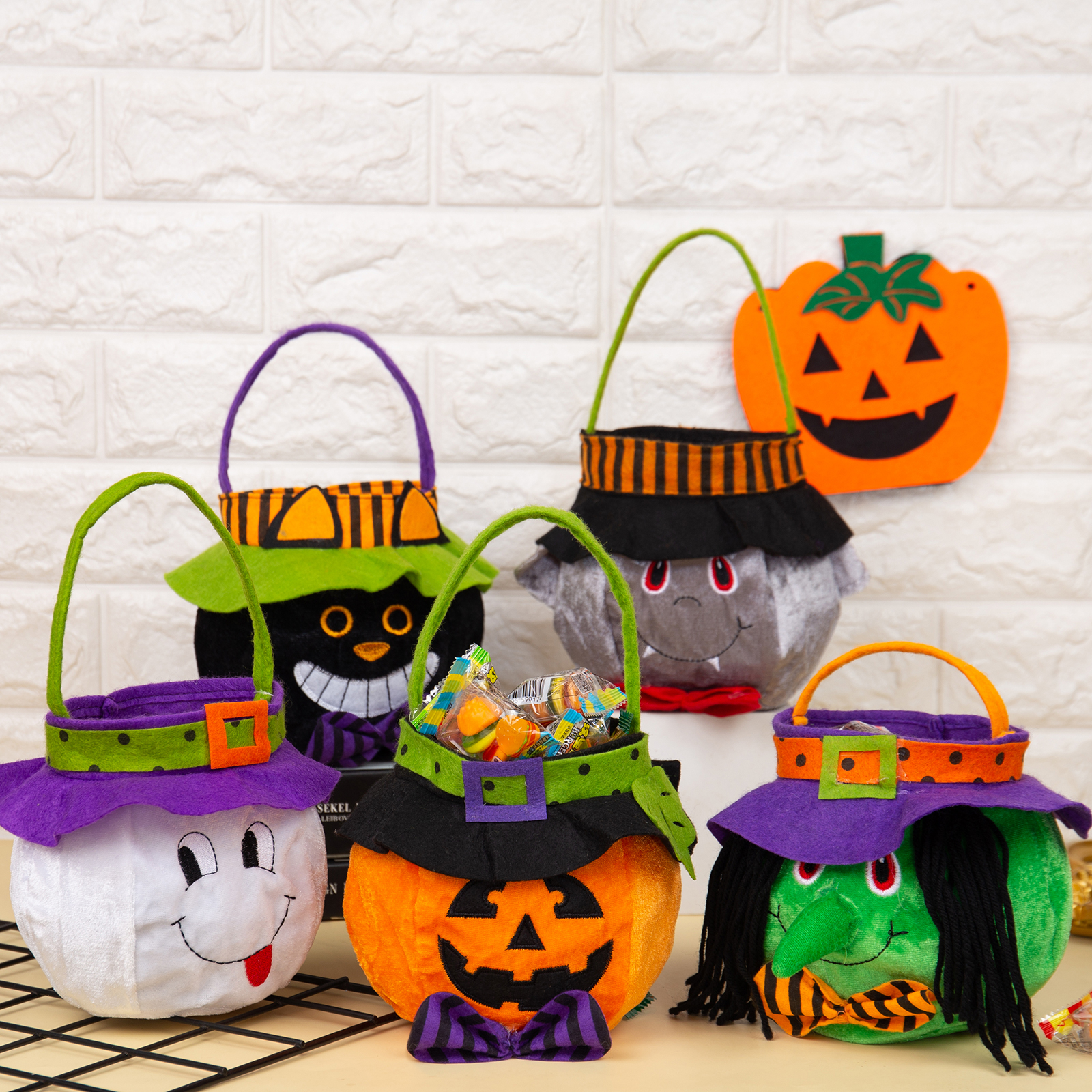 Halloween Decorations Hooded Round Tote Bag Halloween Party Cute Round Candy Gift Bag 