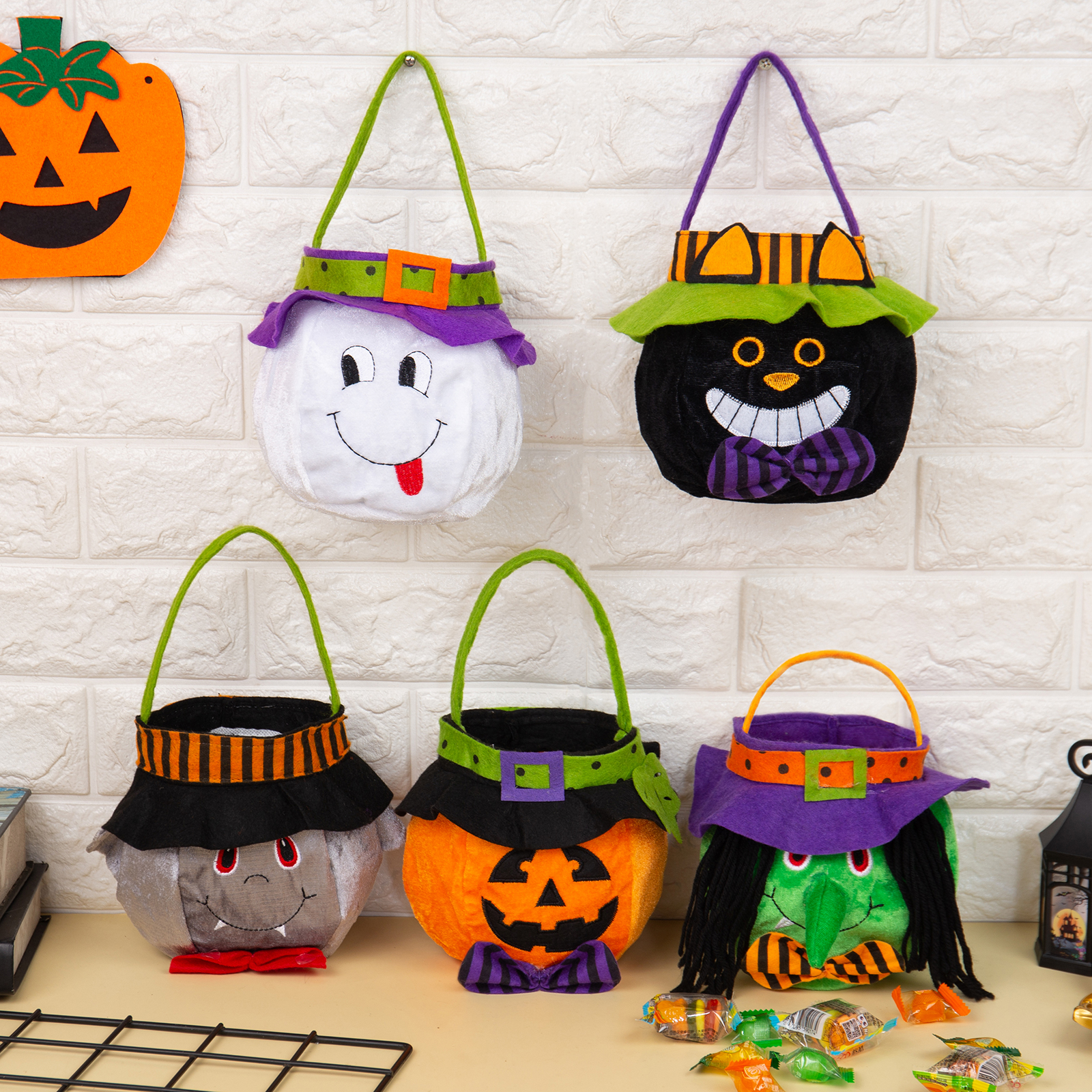 Halloween Decorations Hooded Round Tote Bag Halloween Party Cute Round Candy Gift Bag 