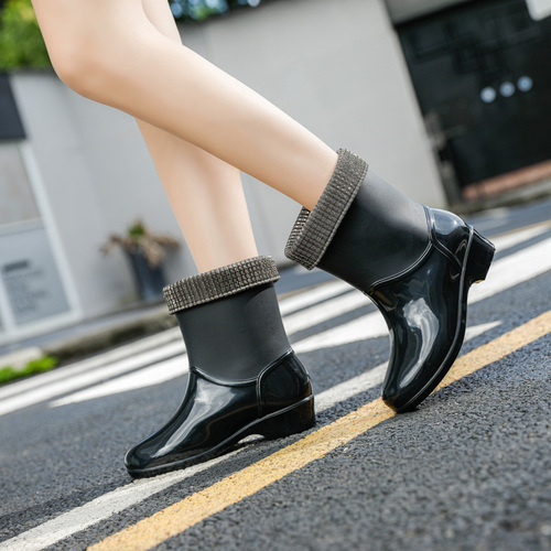 High quality women's size solid color upper women's rubber rain boots with fleece cover