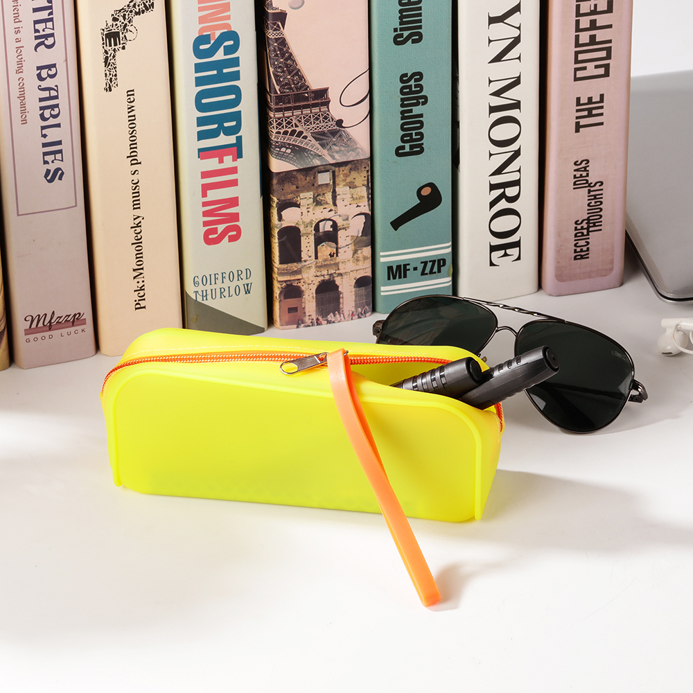New Cute Cartoon Kawaii  Portable Silicon Pen Pencil Bag Makeup Cosmetic Pocket School Stationary Case