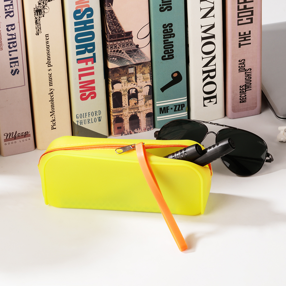 New Cute Cartoon Kawaii  Portable Silicon Pen Pencil Bag Makeup Cosmetic Pocket School Stationary Case