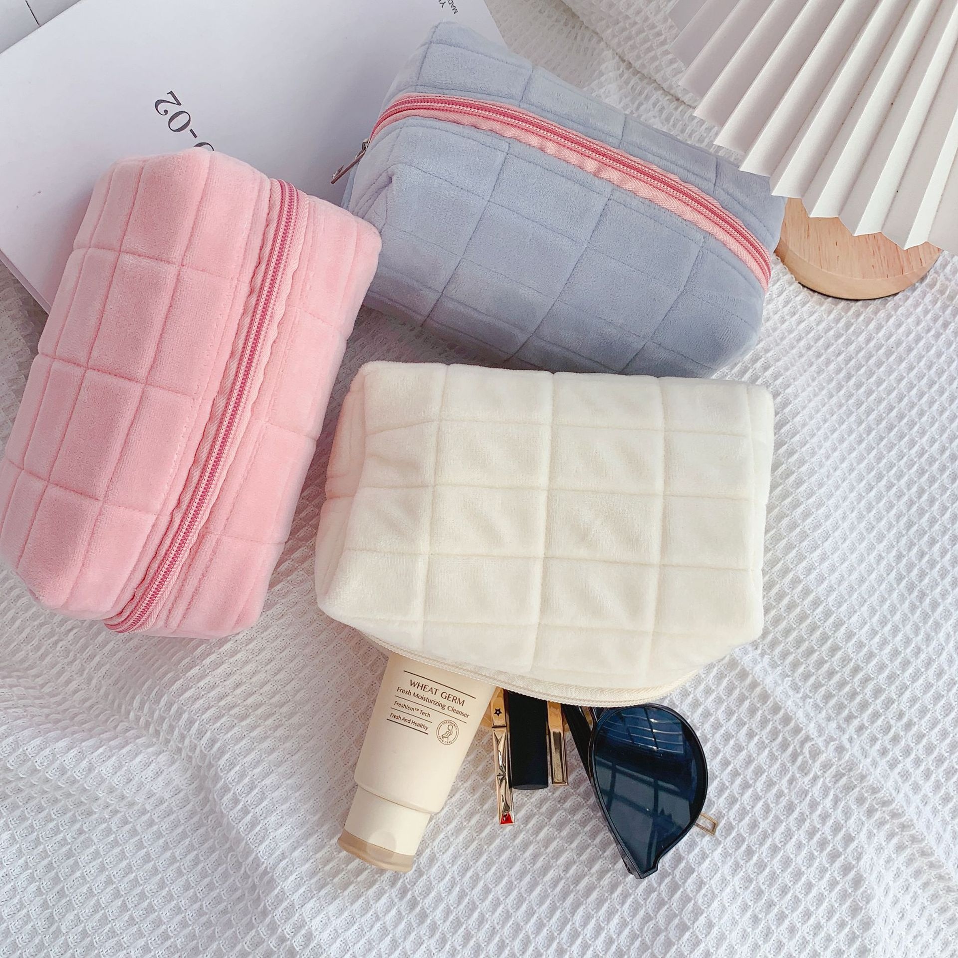 Fashion beauty embroidery  zipper travel makeup pouch girls soft velvet cosmetic bag corduroy makeup bag