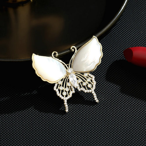 XIXI Jewelry 2023 New Design Natural Shell Gold Zircon Mini Butterfly Brooches Pin Women