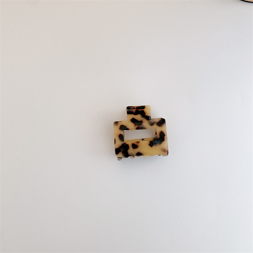Yiwu futian market  5 cm acetate small hair claw Flower Leopard Clip Sweet Simple Bangs Hair Clip for women