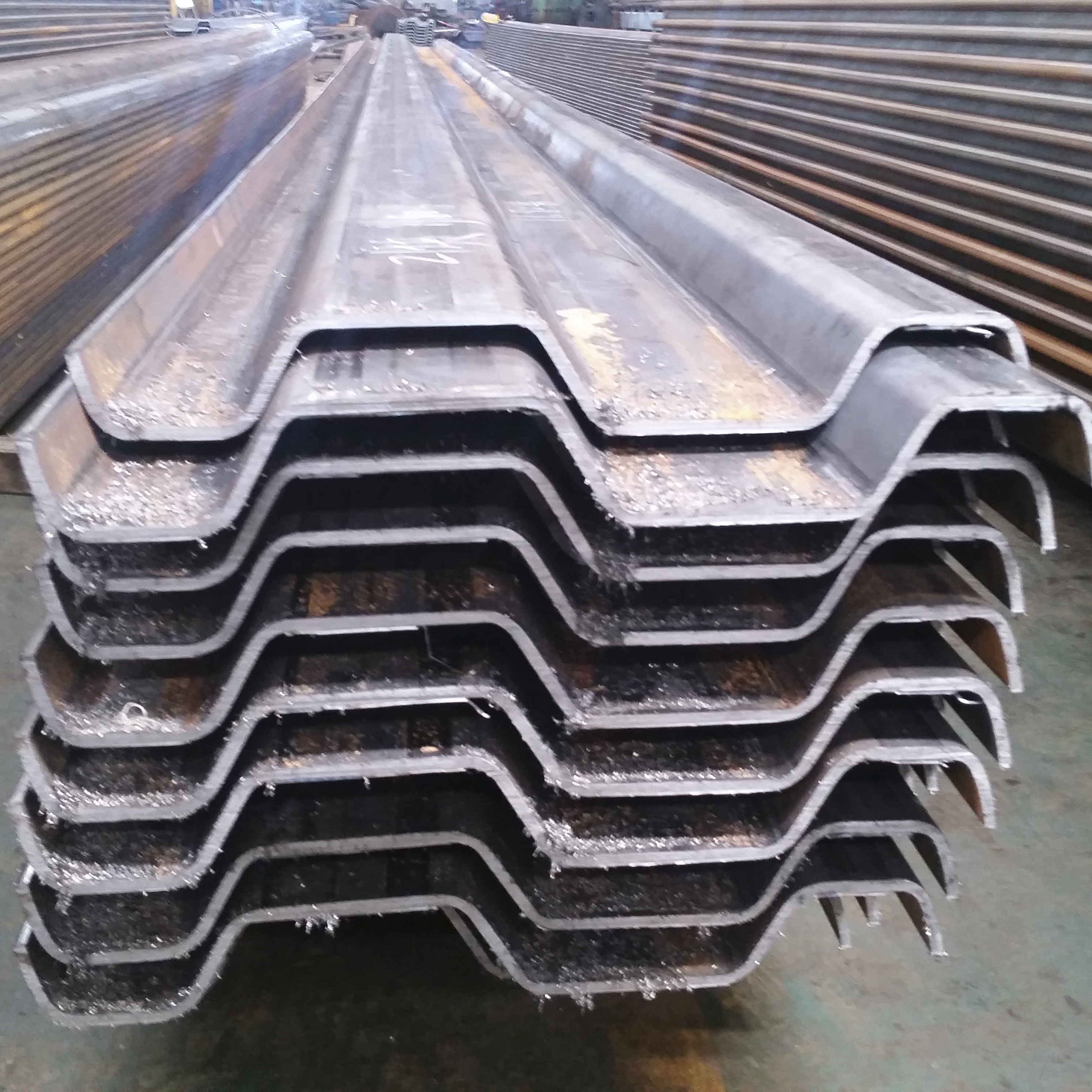 Overlapping and interlocking trench sheet sheets sheeting