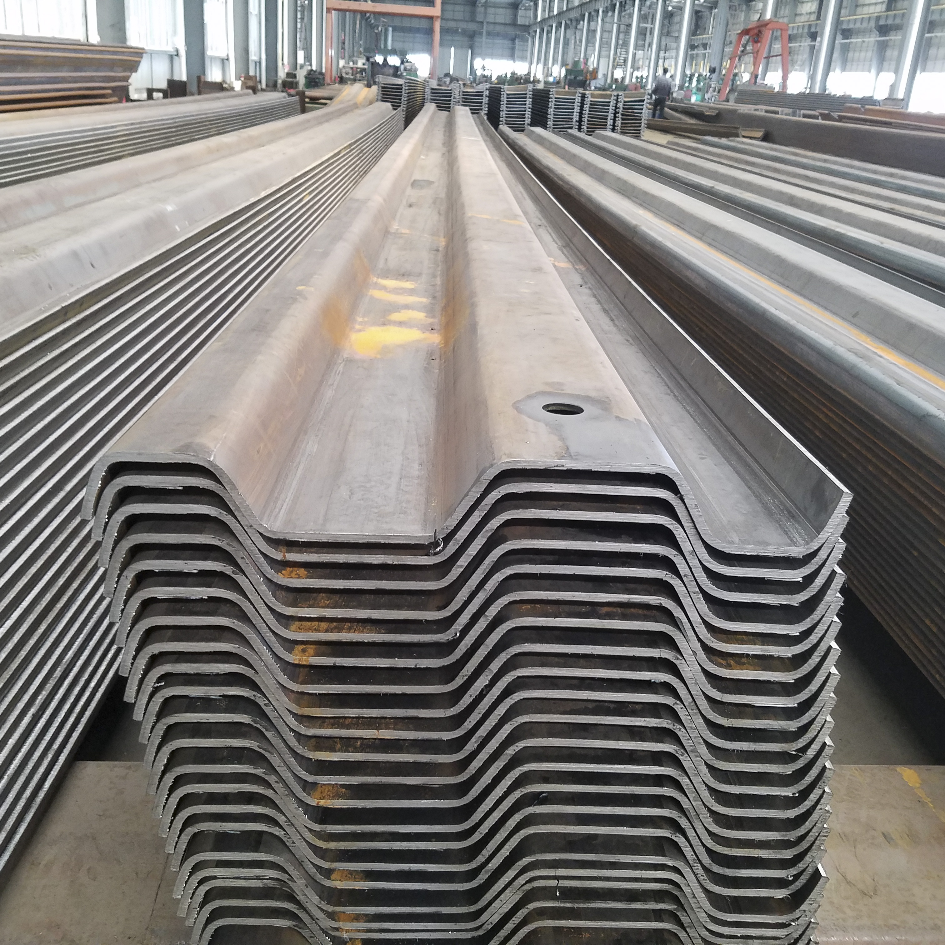 Overlapping and interlocking trench sheet sheets sheeting