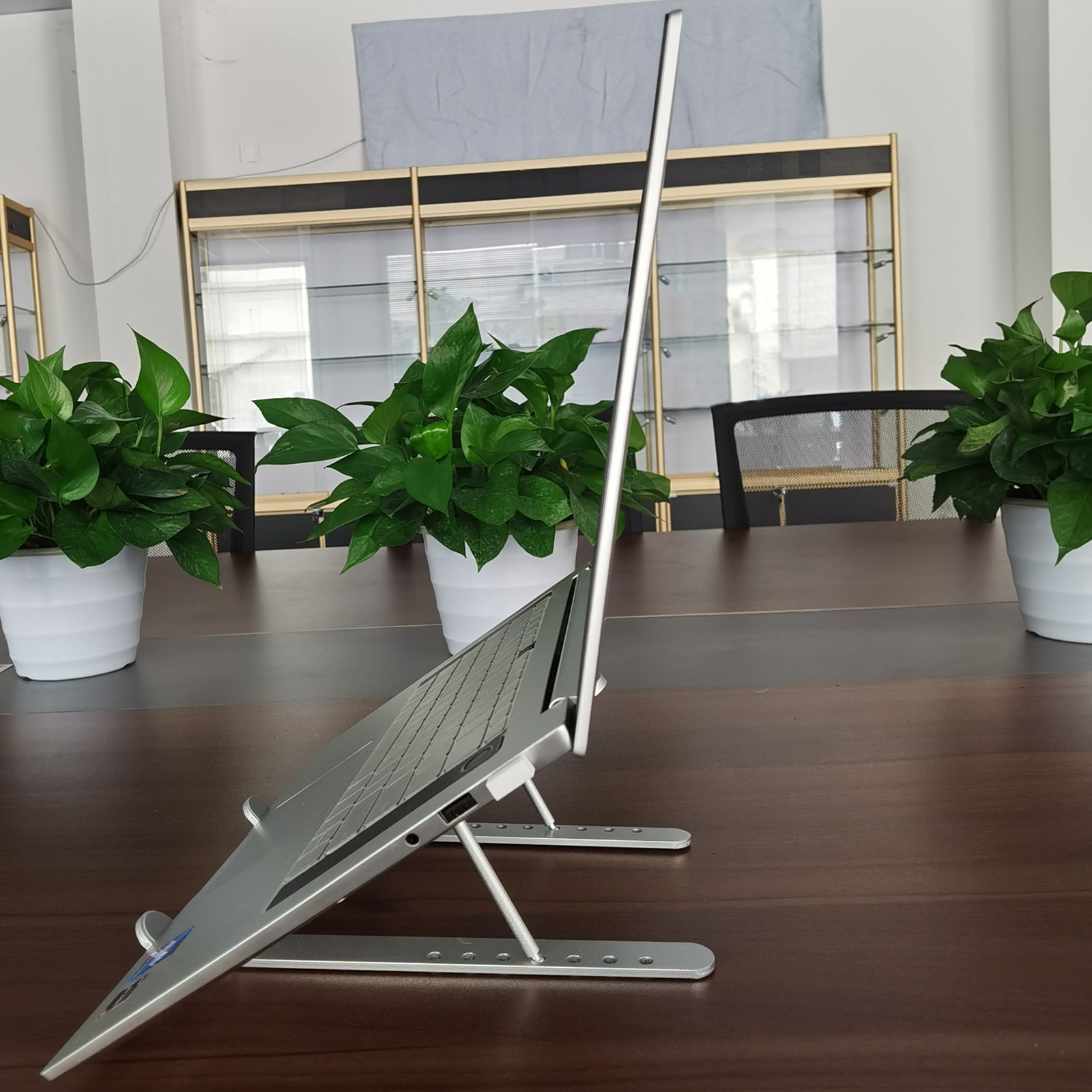 2023 New Arrival Metal Foldable Tablet Pc Stand Holder for Laptop computer/ Ipad/mobile phone
