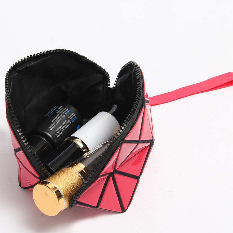 Amiqi Geometric Triangle Print Shiny Cosmetic Brush Lipstick Cases Travel Organizer Cosmetic Bag 