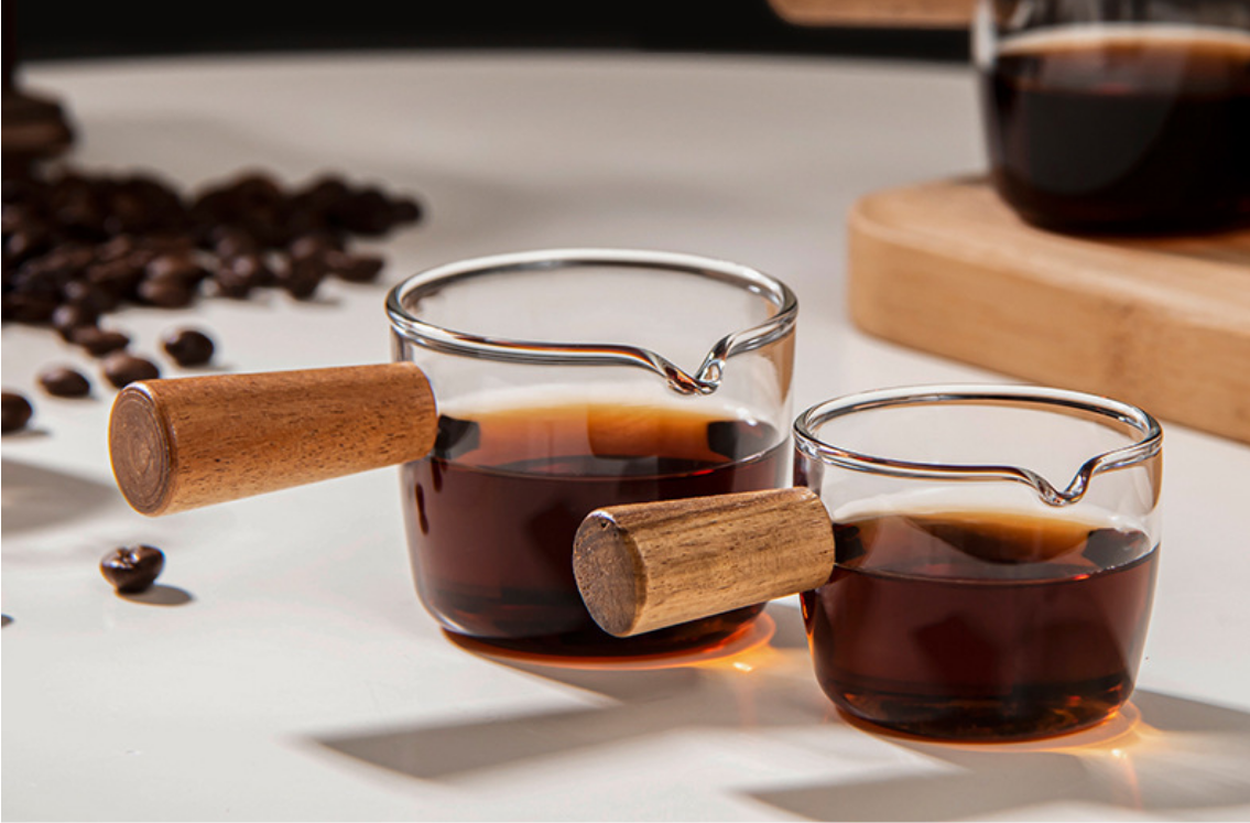 Drop Shipping Espresso Measuring Cups Latte Milk Pot Glass Sauce Cup  Coffee Mini Milk Pot with Wooden Handle