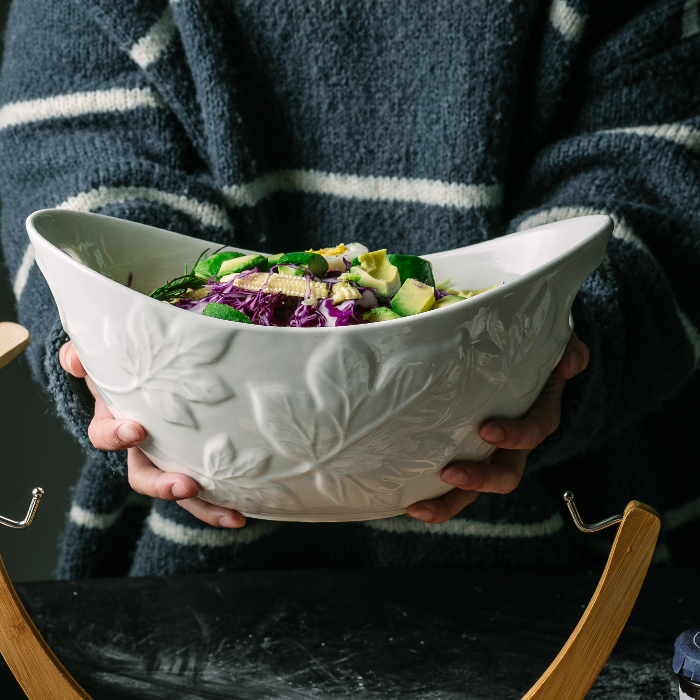 Dishwash safe over size ceramic bowl with hand holder oval shape ceramic bamboo salad bowl
