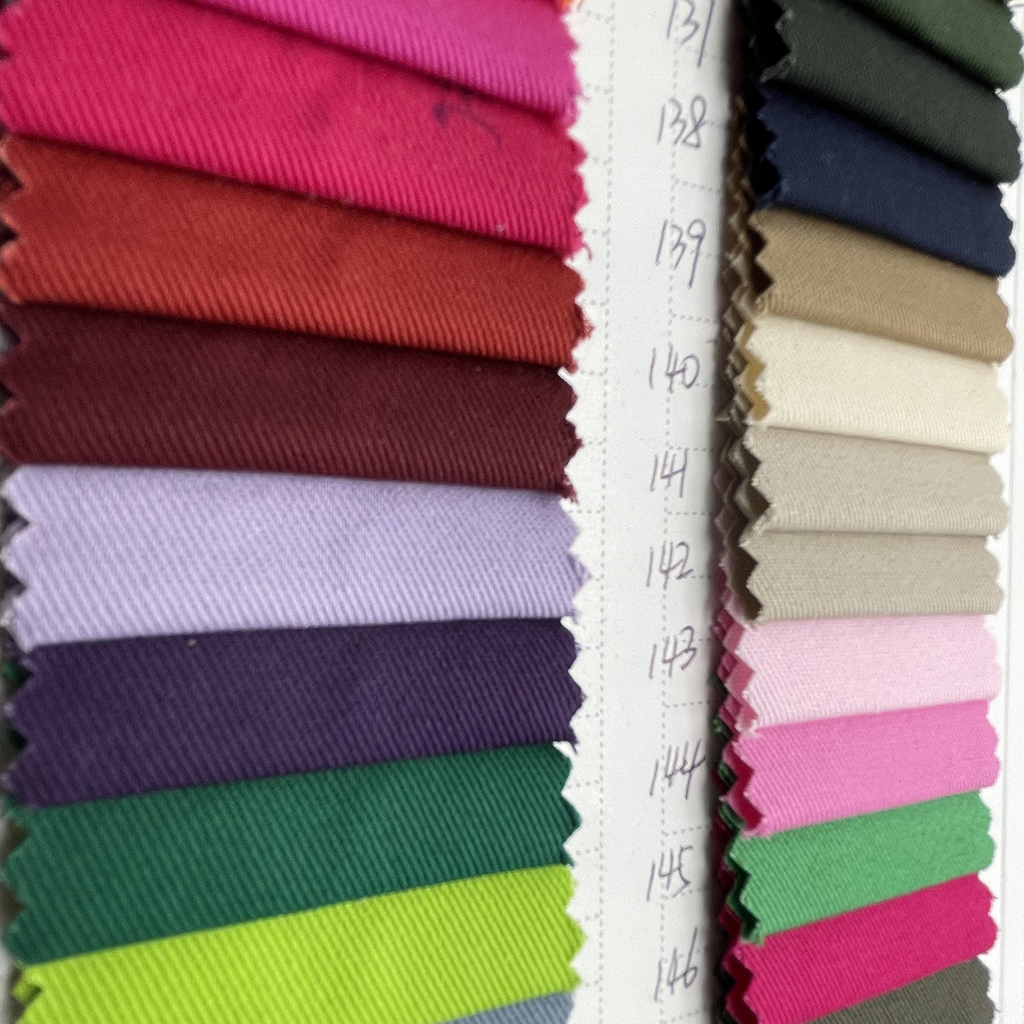  high quality 100% cotton 10856 woven comb skirt khaki twill fabric 260gsm stock lot roll textile for pant, bags, jacke