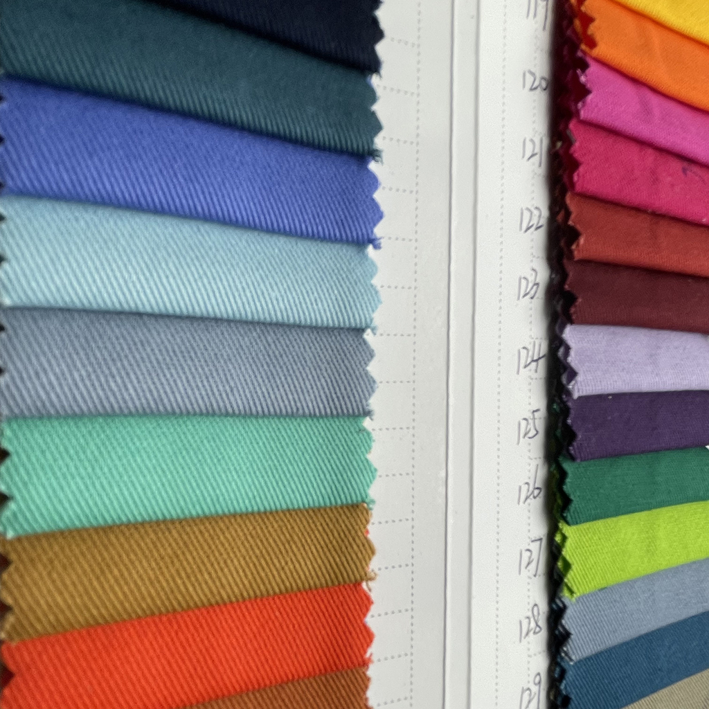  high quality 100% cotton 10856 woven comb skirt khaki twill fabric 260gsm stock lot roll textile for pant, bags, jacke