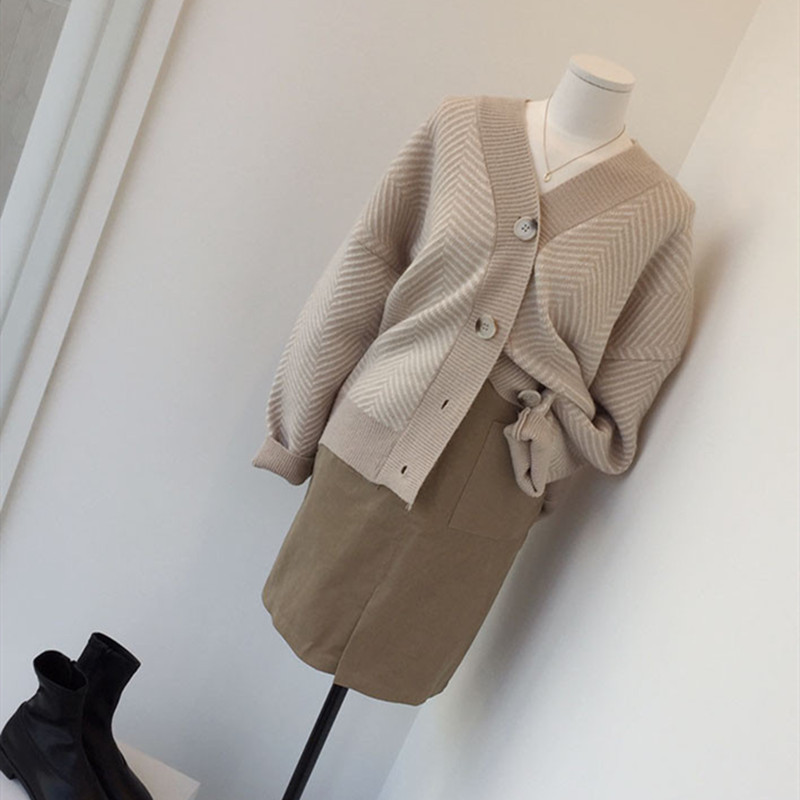 2023 Autumn vintage knitted cardigan for women Striped idle style thick coarse yarn all-matching outer wear sweater