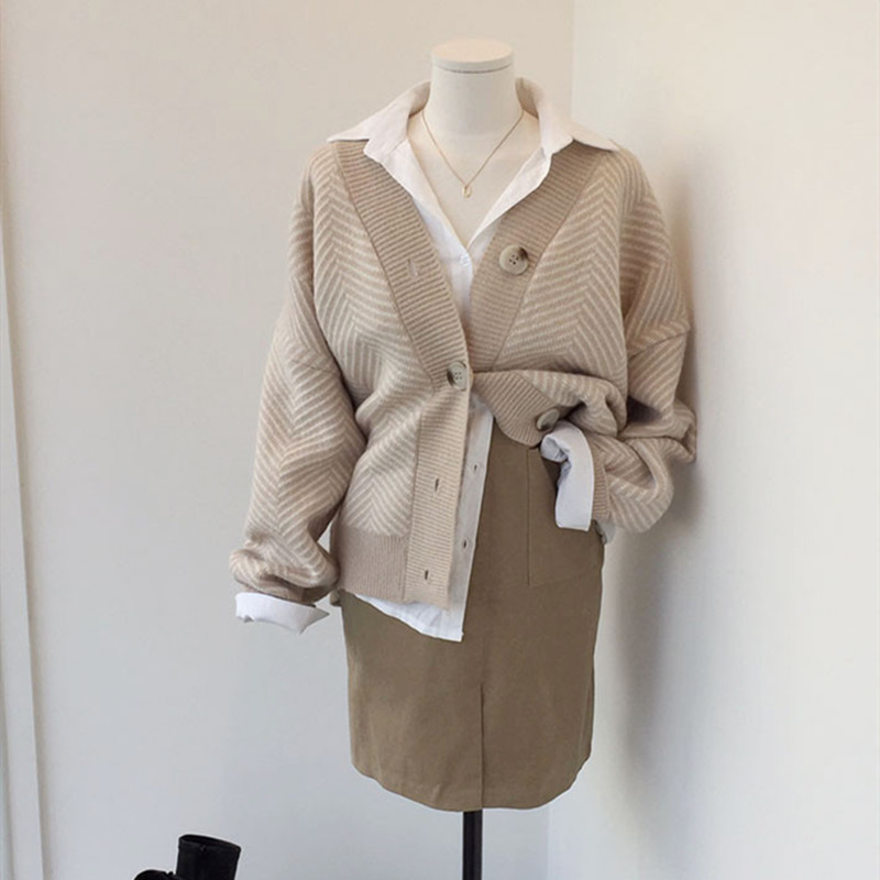 2023 Autumn vintage knitted cardigan for women Striped idle style thick coarse yarn all-matching outer wear sweater