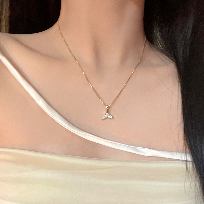 Premium Human Fishtail Pendant Necklace for Women Exquisite Light Luxury French Retro Style