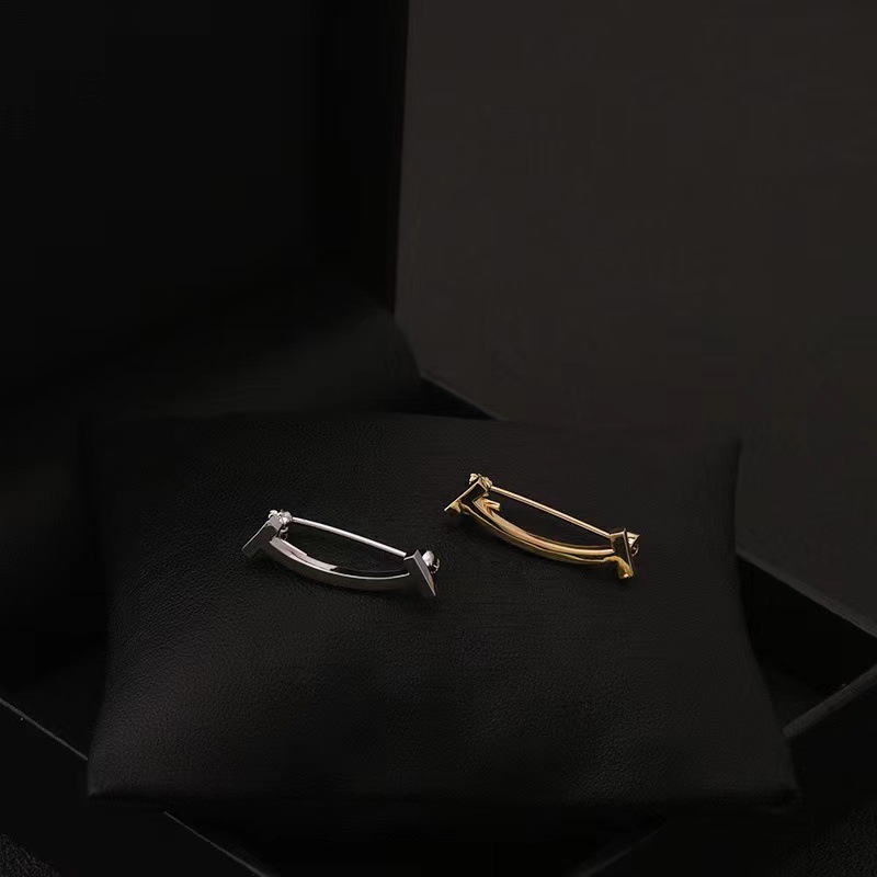 Smiley Face Brooch for Shirt Collars Anti Slip Collar Accessory & Button Down Shirt Brooch