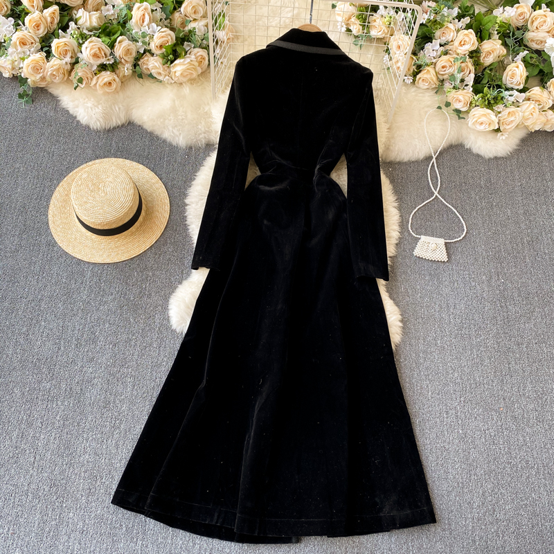 Autumn and winter 2022 New style lapel long windbreaker women's knee length temperament coat atmospheric velvet loose co