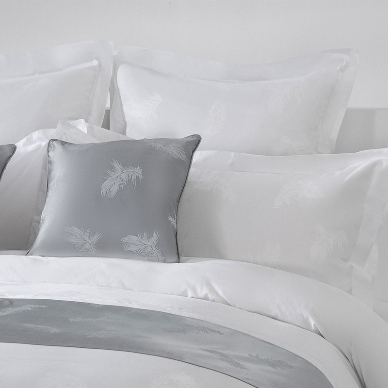 Professional 5 Star Hotel Bed Linen 4 Piece Comforter Sheet 100% Cotton Hotel White Embroidered Bedding Set Luxury