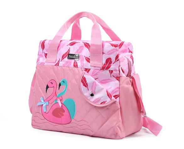 A lady of fashion with slant-span bags and all-round bags