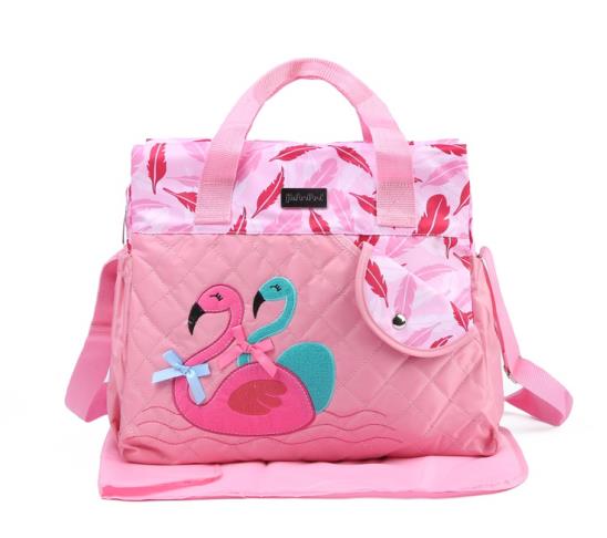 A lady of fashion with slant-span bags and all-round bags