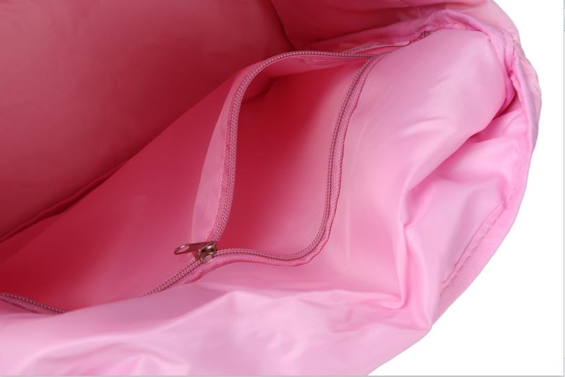 A lady of fashion with slant-span bags and all-round bags