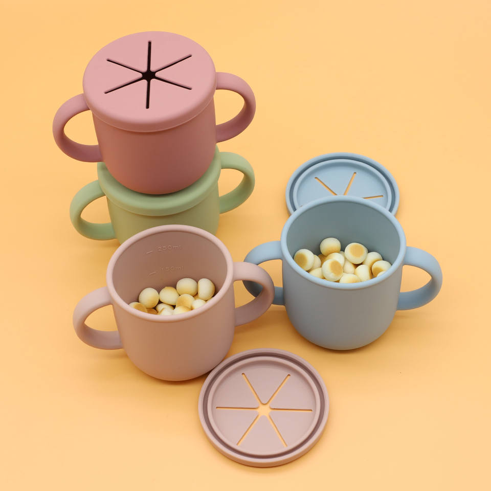 New Design silicone feeding accessories recycled drinking snack sippy kids baby cup