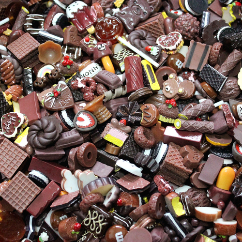 Mini Resin Chocolate Soft Packaging Fruit Resin Crafts With Accessories