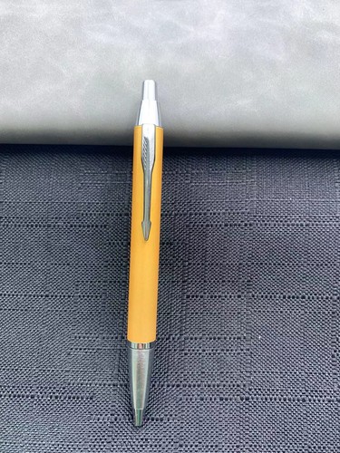 Low Price   Promotional Click Metal Ballpoint Pen With G2 424 Replaceable Refills