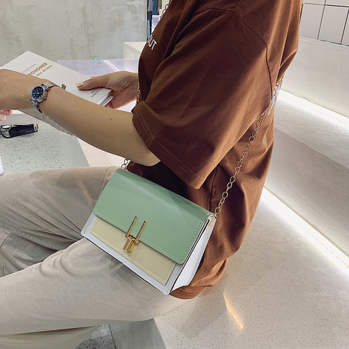 2022 New  Trendy Single Shoulder Messenger Purse Fashion Chain Lock Mini Cheap Bags Women Handbags 