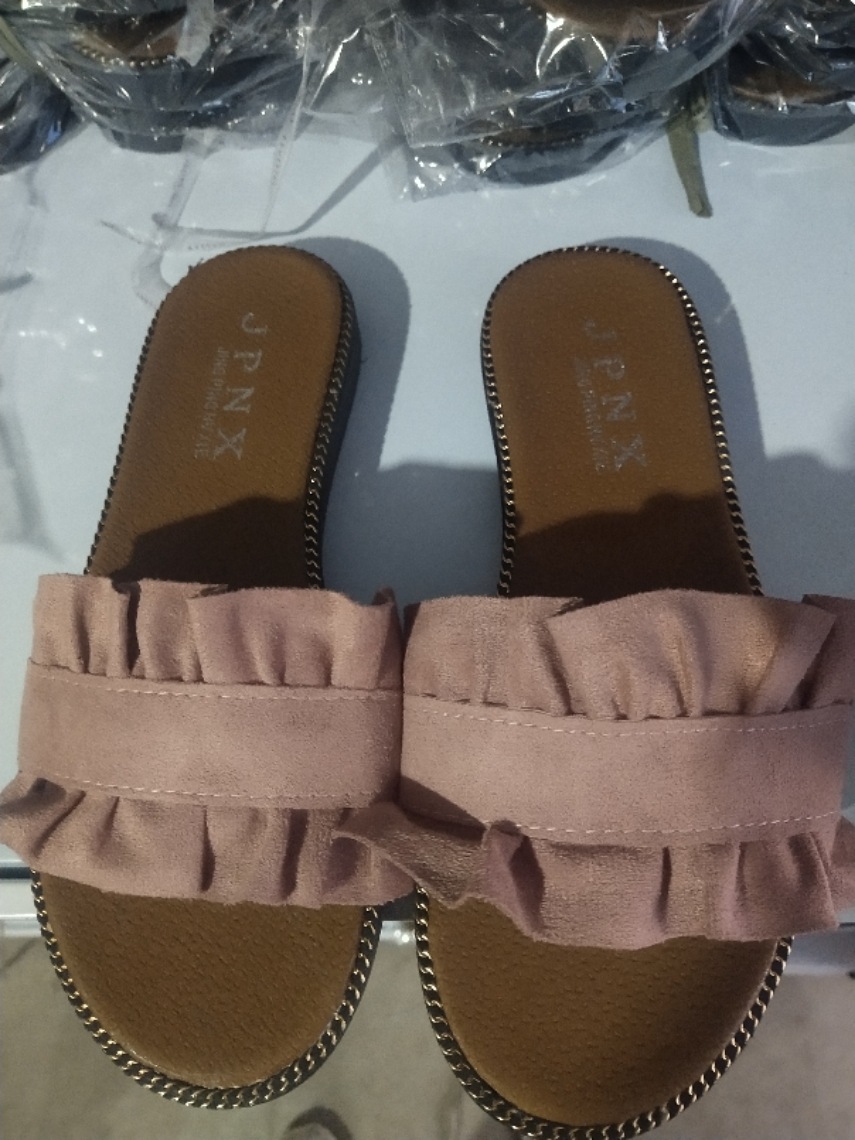 Spring and summer 2021 new women's shoes slippers ruffled leisure beach women's sandals flat bottom flip flops