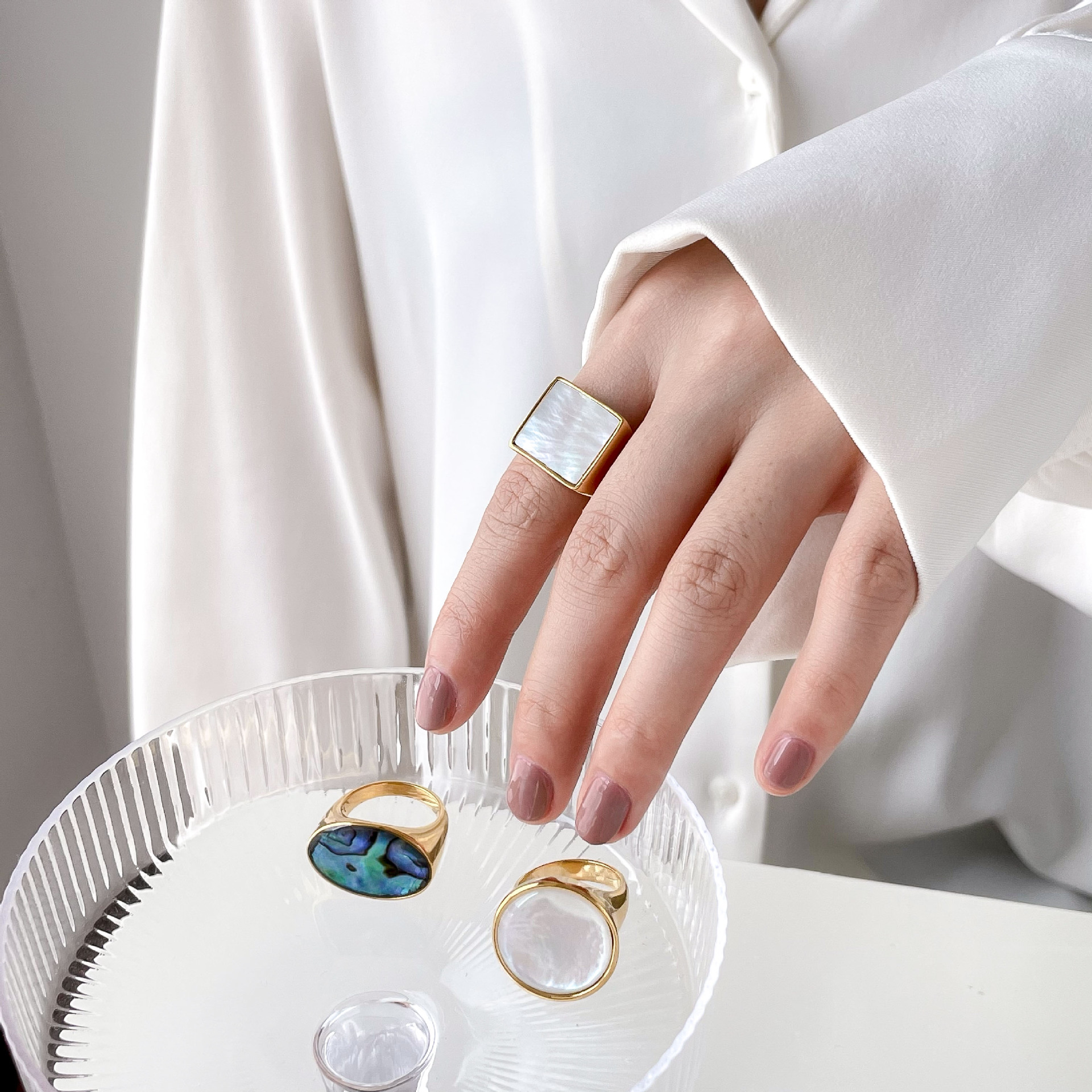 Spanish natural female Shell Ring - Exaggerated geometry - Inlaid with abalone shell design - Index finger ring