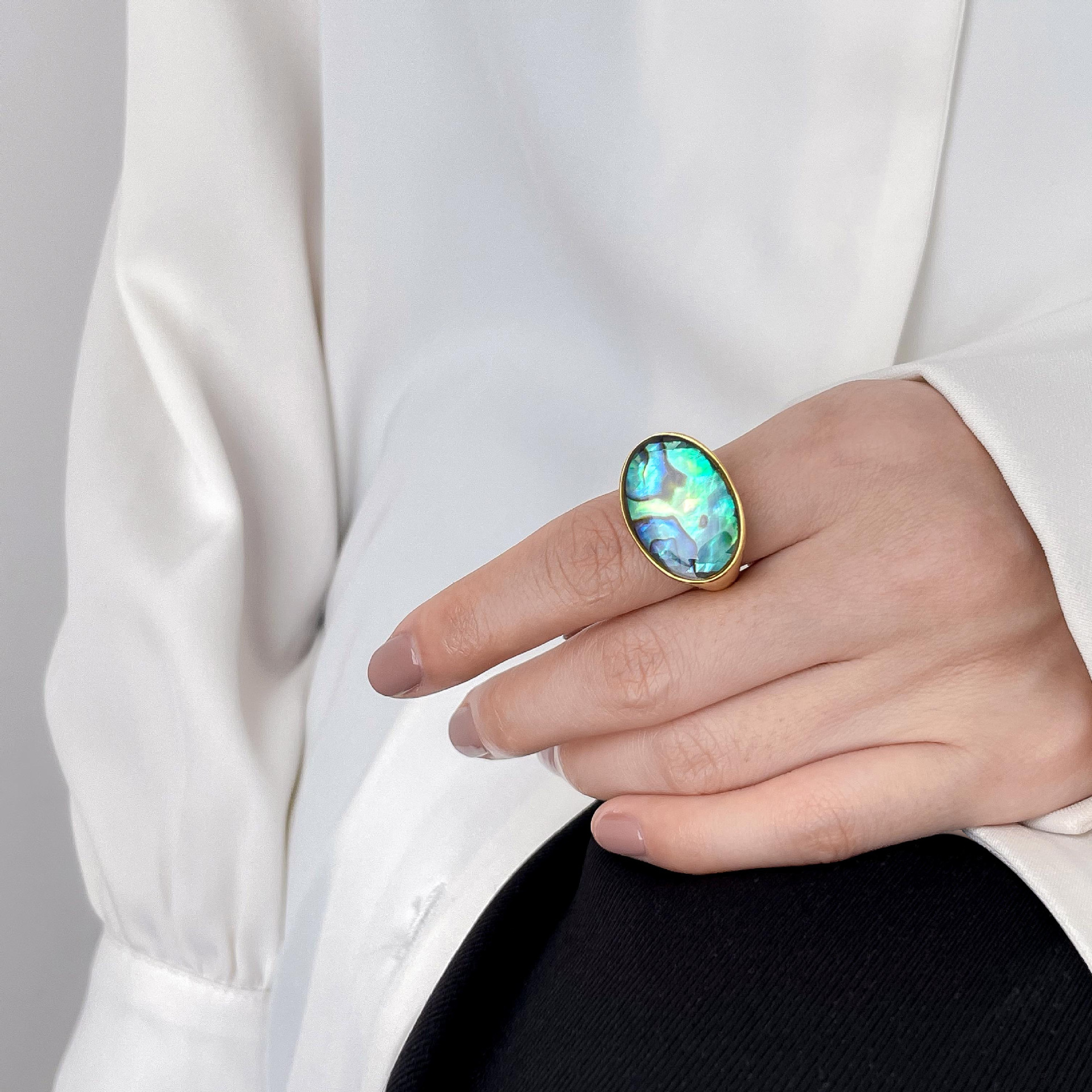 Spanish natural female Shell Ring - Exaggerated geometry - Inlaid with abalone shell design - Index finger ring
