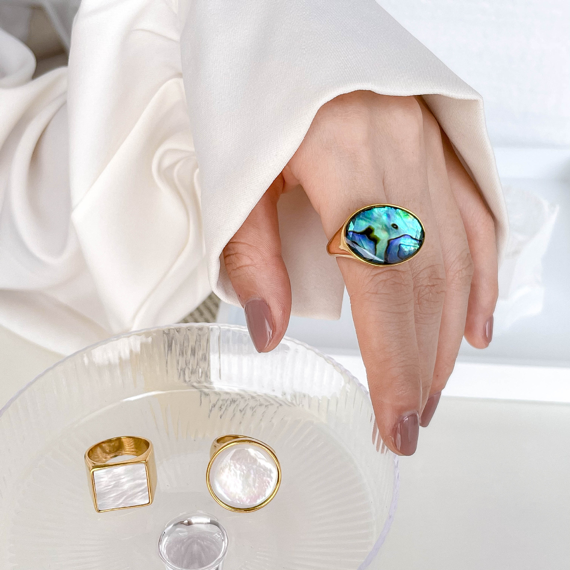 Spanish natural female Shell Ring - Exaggerated geometry - Inlaid with abalone shell design - Index finger ring