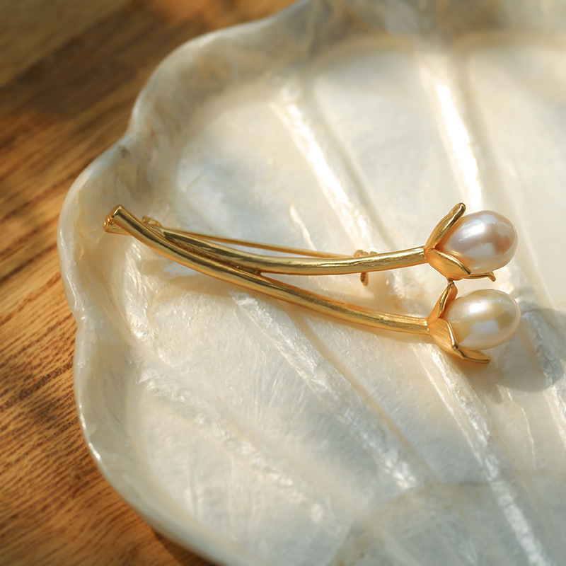 Bow - Fresh Water Pearl Brooch - Simple fashion - elegant atmosphere - Ribbon coat brooch