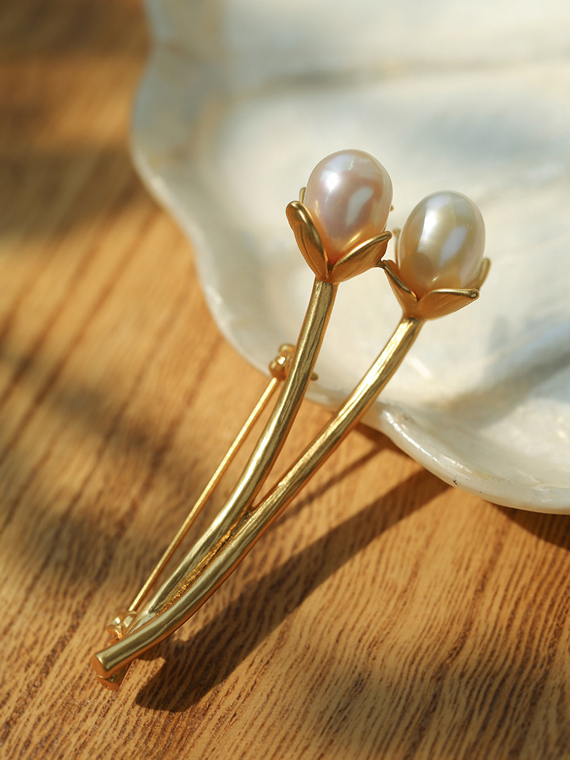 Bow - Fresh Water Pearl Brooch - Simple fashion - elegant atmosphere - Ribbon coat brooch