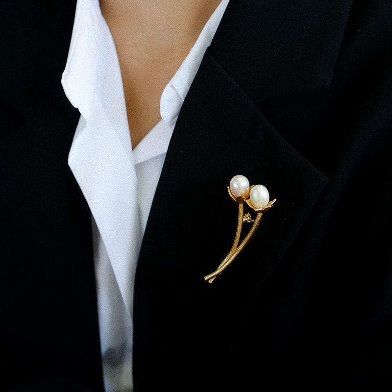Bow - Fresh Water Pearl Brooch - Simple fashion - elegant atmosphere - Ribbon coat brooch