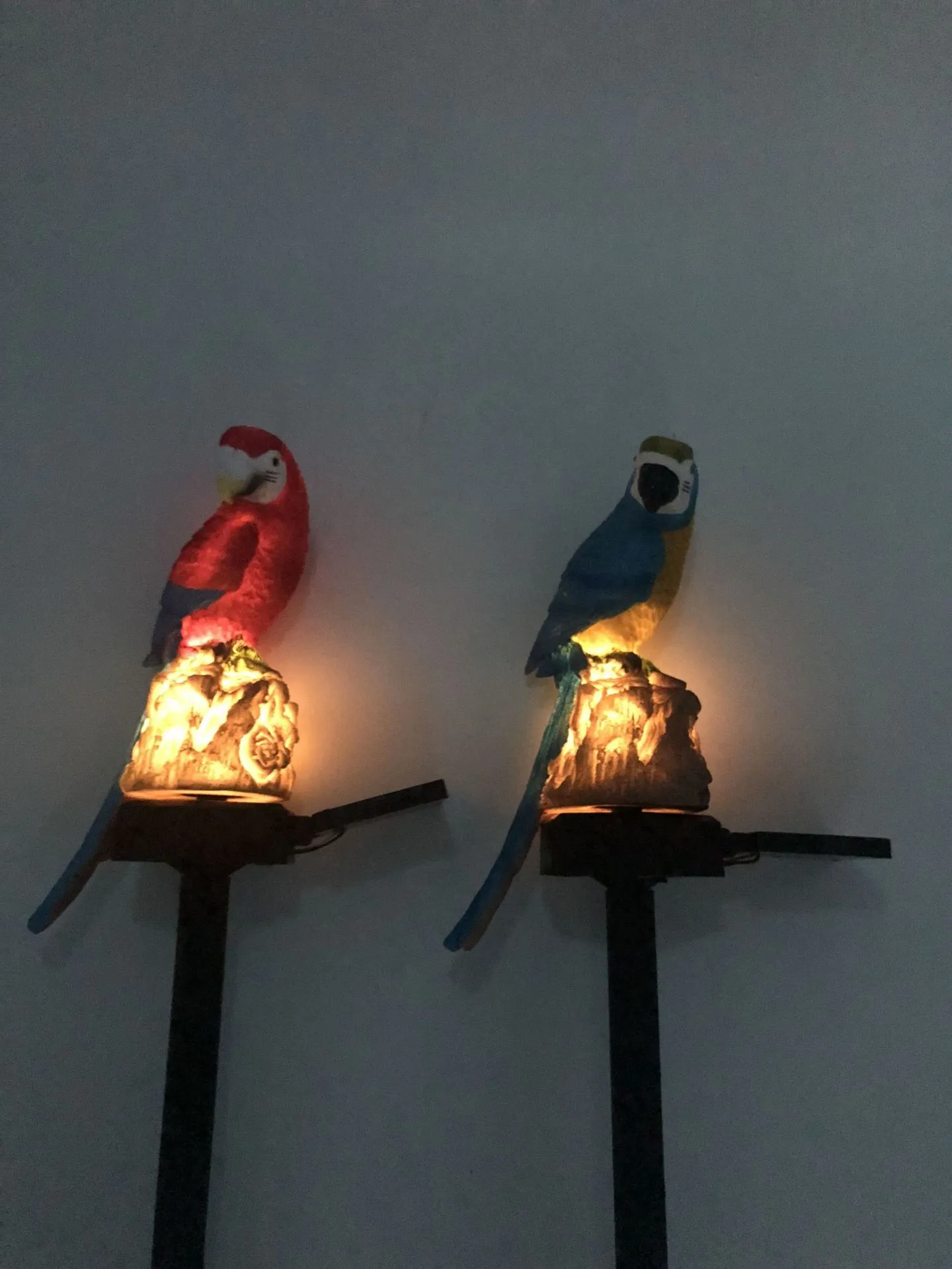 Waterproof LED Solar Resin Parrot Garden Birds Lamp for Outdoor Decoration - izable and Hot Sale