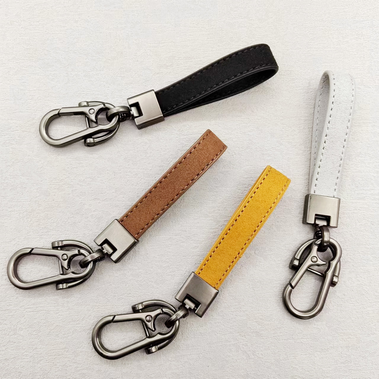 Leather Hand Rope Keychain Pendant Creative Personality Car Chain Key Ring Ring Men and Women Simple Ornaments  key chai