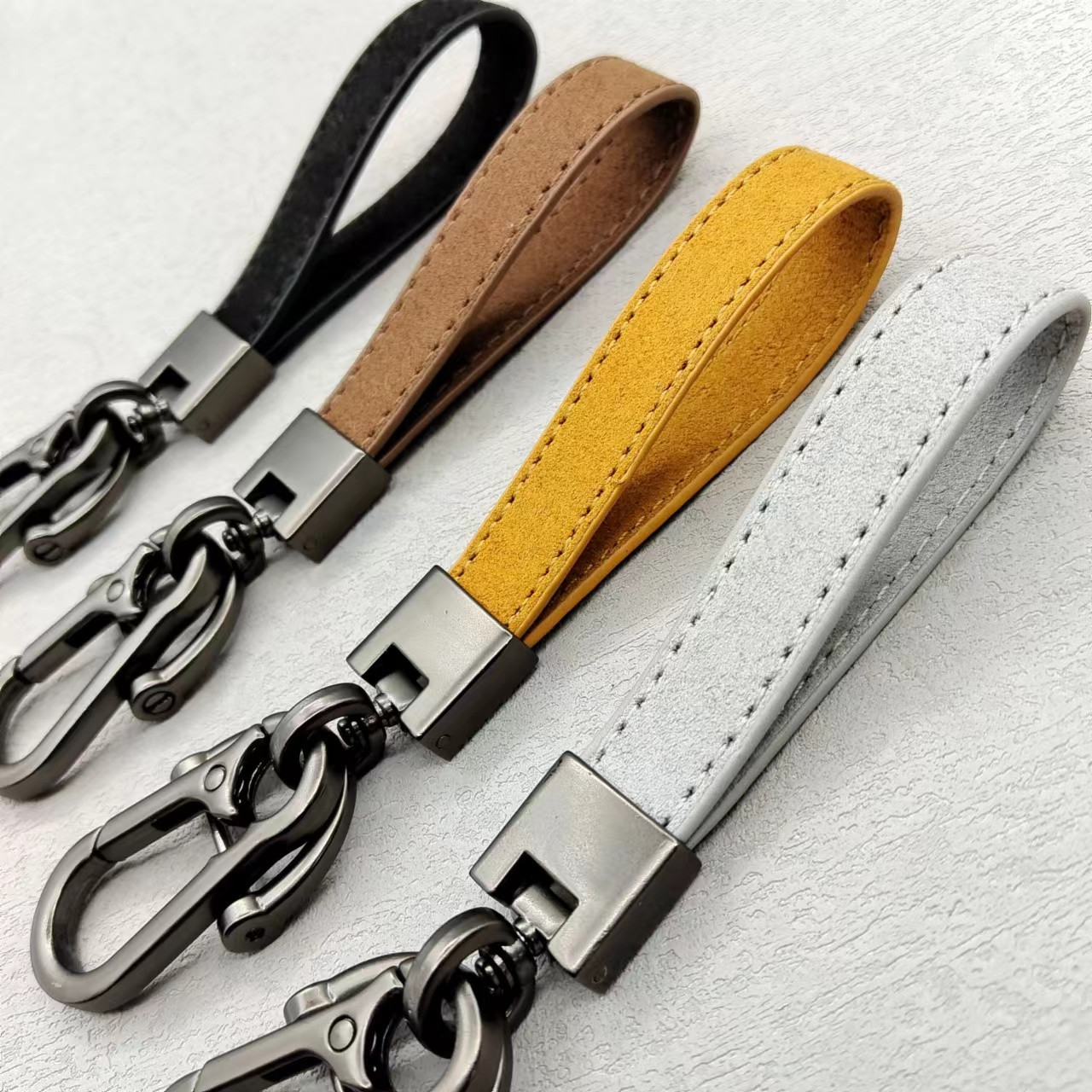 Leather Hand Rope Keychain Pendant Creative Personality Car Chain Key Ring Ring Men and Women Simple Ornaments  key chai