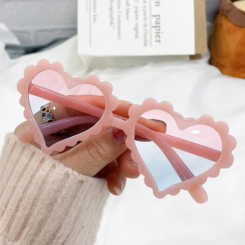 2022 New Arrival   100% UV Little Girls Children Shade Sun Glasses Heart Shaped Kids Sunglasses