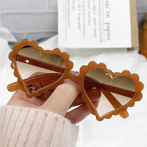 2022 New Arrival   100% UV Little Girls Children Shade Sun Glasses Heart Shaped Kids Sunglasses