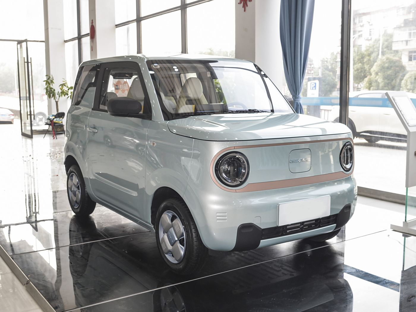 Hot Sale Affordable Price Cute Auto Geely Panda Mini 2024 New Energy Pure Electric Mini Car EV