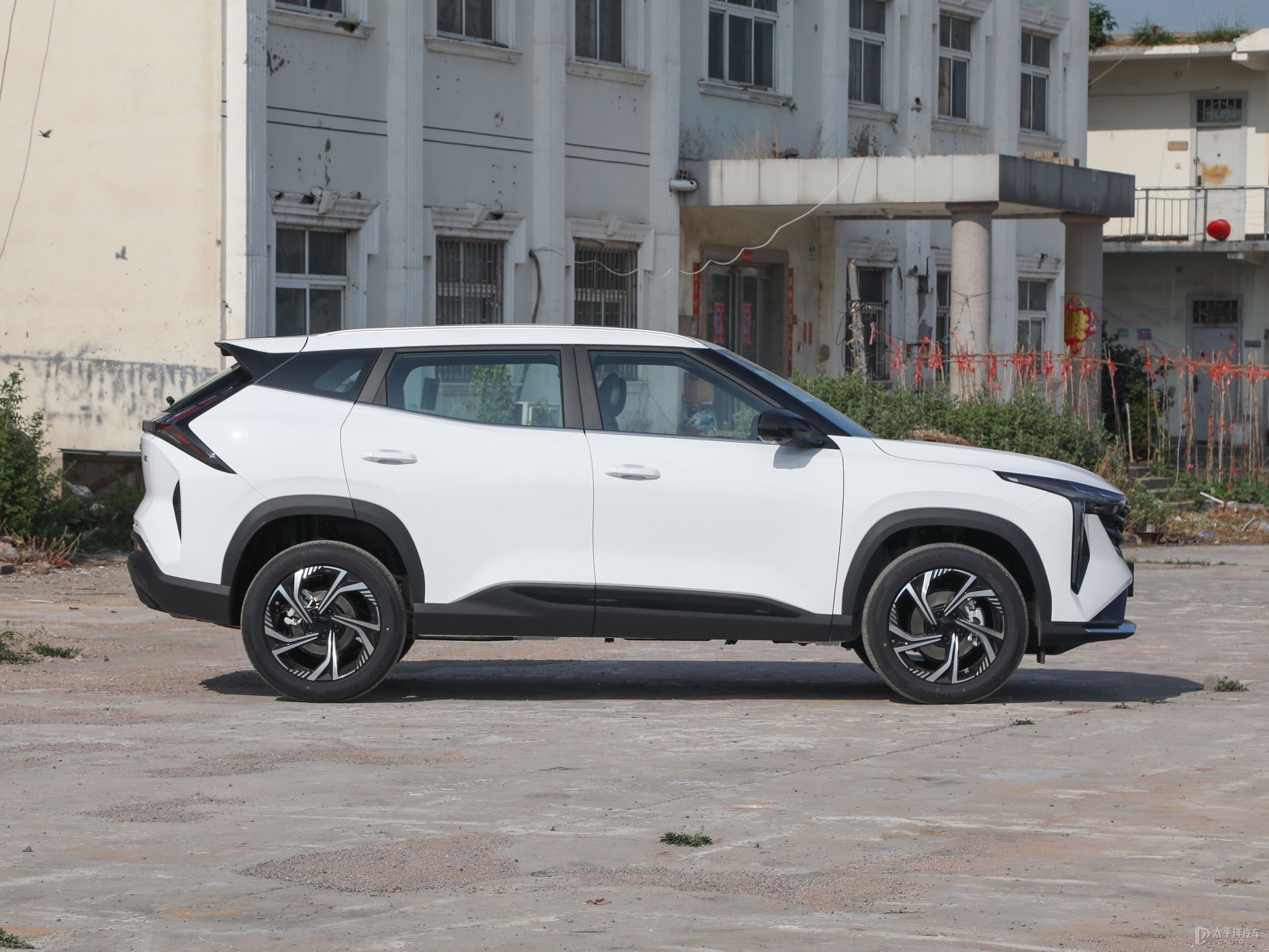 2024 Hot Sale 5 Seater 4 Door Geely Boyue Fuel SUV